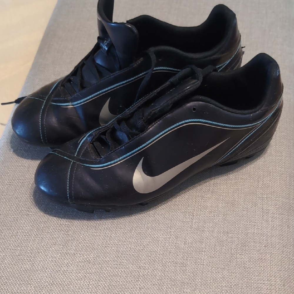 Nike Black and Silver Athletic Shoes